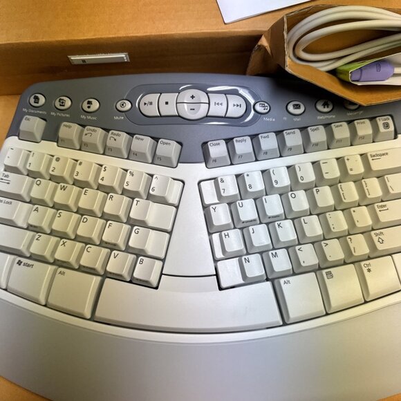 NEW Microsoft Natural Multimedia Keyboard Ergonomic Design WIN32 / PS2 K50-00100 - Picture 8 of 11